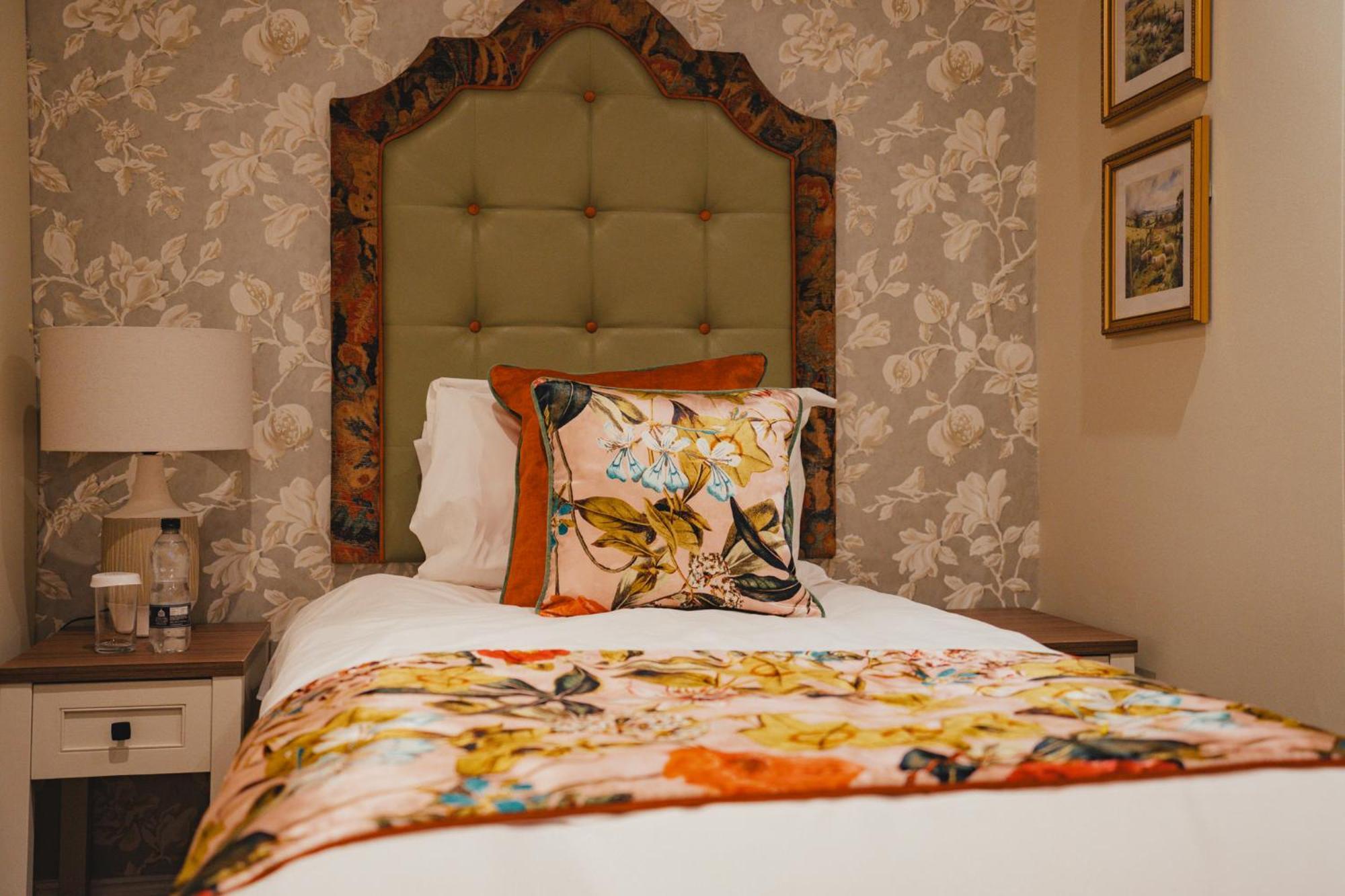 The Golden Fleece Hotel, Thirsk, North Yorkshire エクステリア 写真