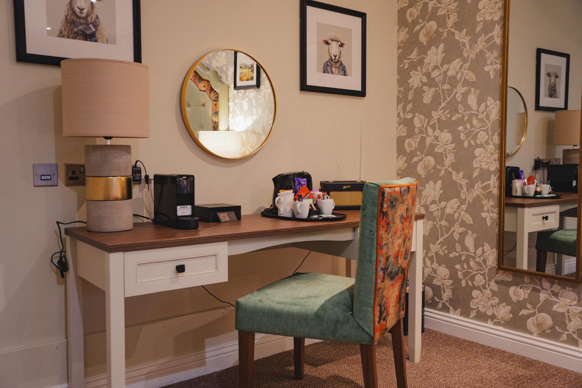 The Golden Fleece Hotel, Thirsk, North Yorkshire エクステリア 写真