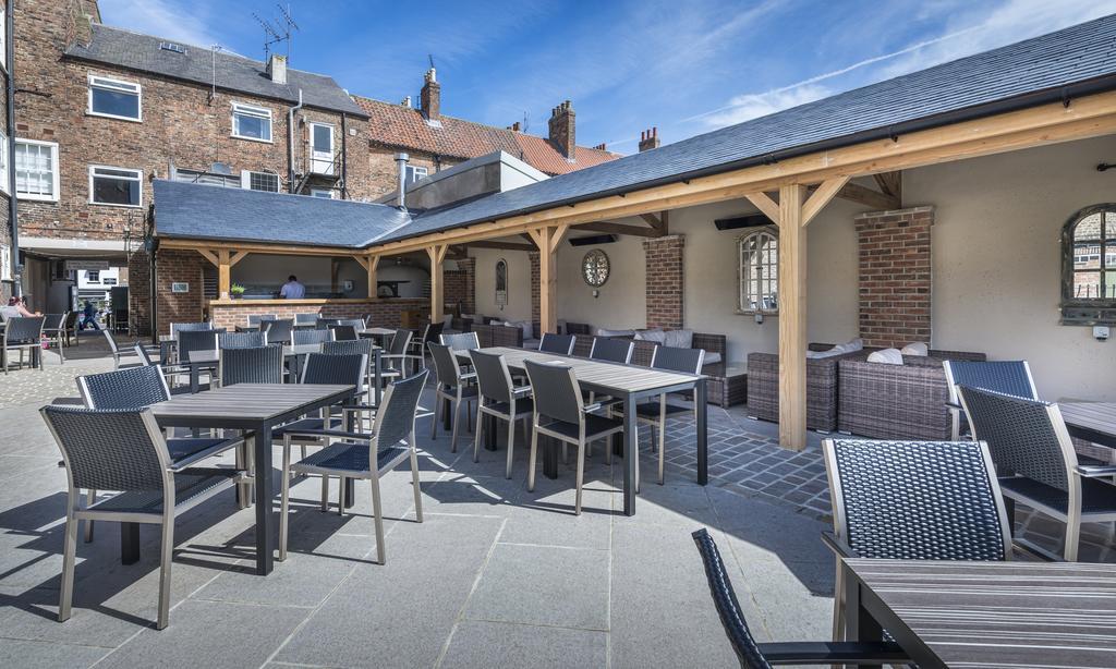 The Golden Fleece Hotel, Thirsk, North Yorkshire エクステリア 写真