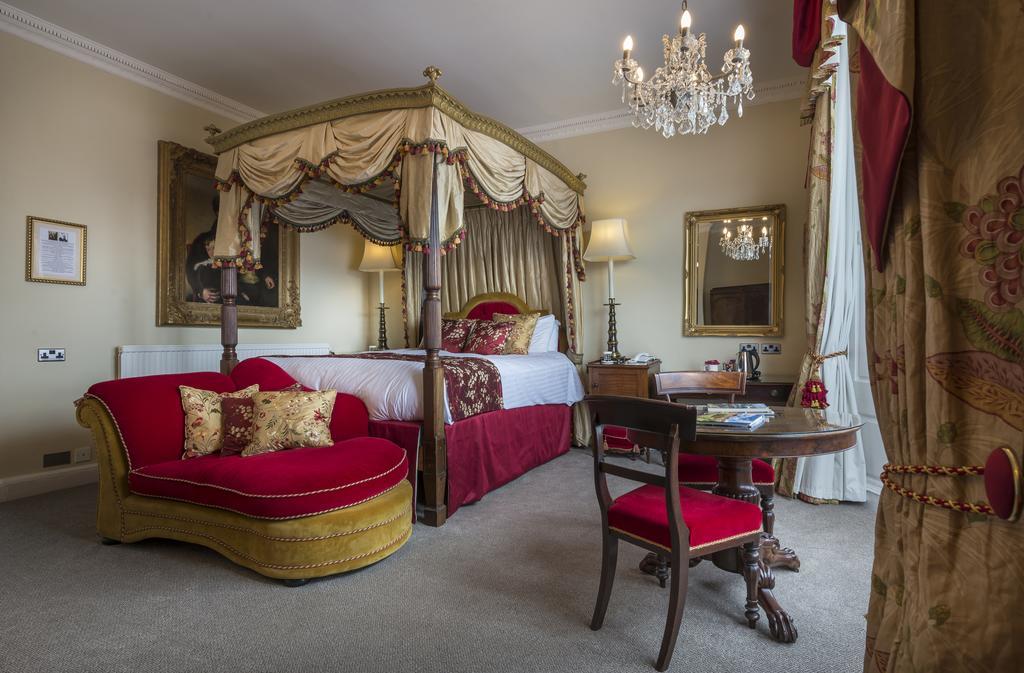 The Golden Fleece Hotel, Thirsk, North Yorkshire エクステリア 写真