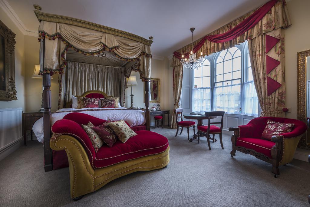 The Golden Fleece Hotel, Thirsk, North Yorkshire エクステリア 写真