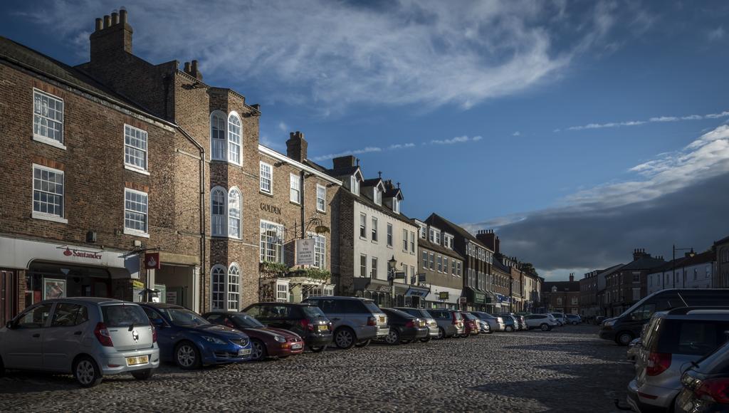 The Golden Fleece Hotel, Thirsk, North Yorkshire エクステリア 写真