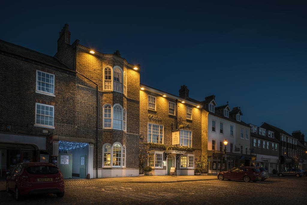 The Golden Fleece Hotel, Thirsk, North Yorkshire エクステリア 写真