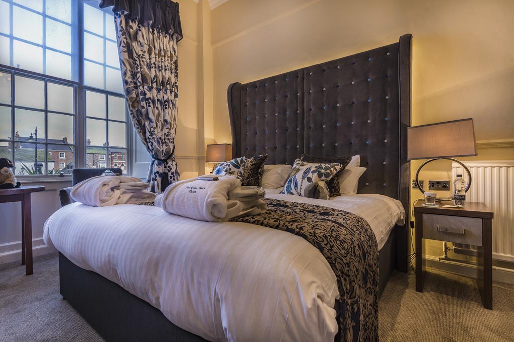The Golden Fleece Hotel, Thirsk, North Yorkshire エクステリア 写真