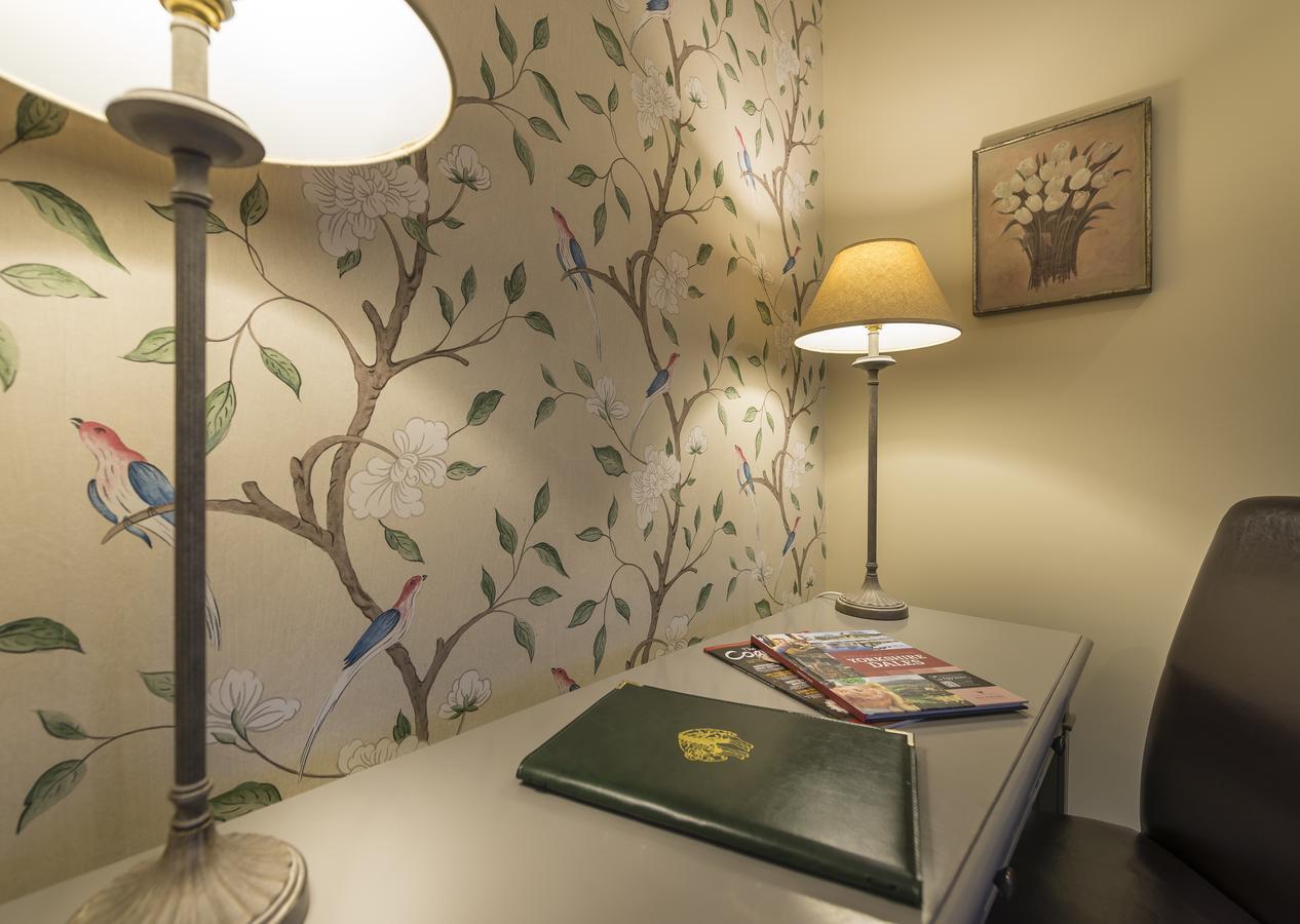 The Golden Fleece Hotel, Thirsk, North Yorkshire エクステリア 写真