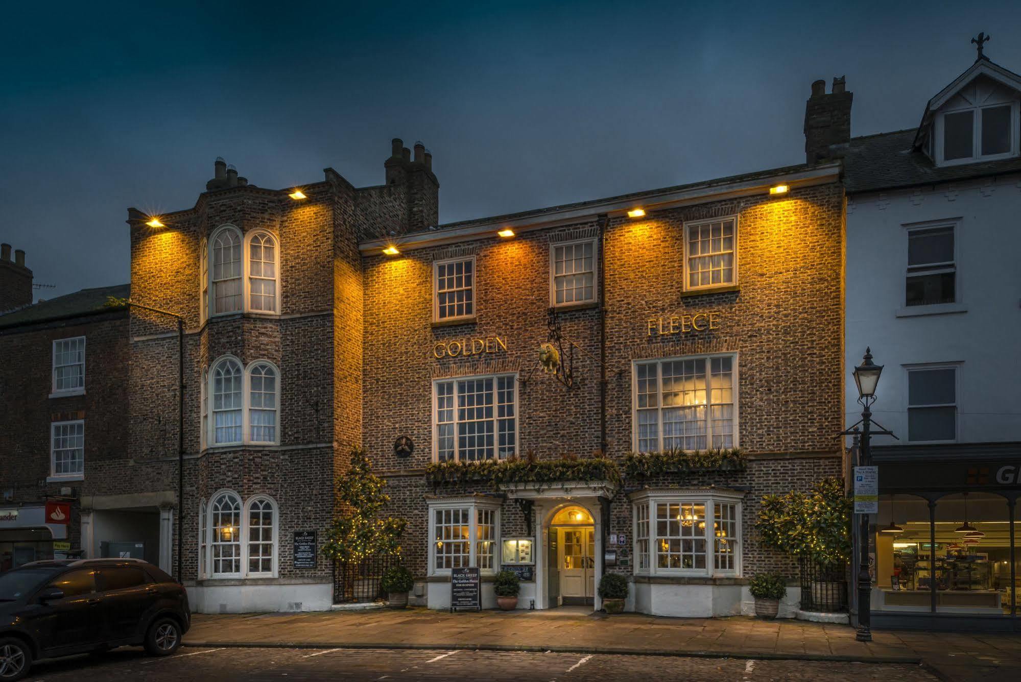 The Golden Fleece Hotel, Thirsk, North Yorkshire エクステリア 写真